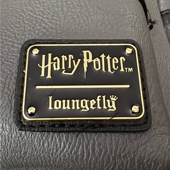 New Without Tags HARRY POTTER Gray Loungefly Hogwarts Gryffindor House Backpack - Picture 5 of 7